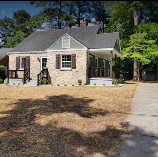 Building Photo - 1518 Anderson St NW