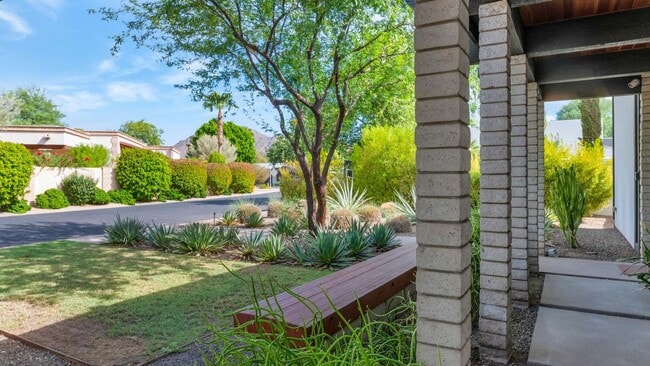 Building Photo - 3335 N Rose Cir Dr