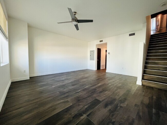 Building Photo - "Discover Urban Elegance: Spacious 1417 Sq Ft Studio Condo in the Heart of Phoenix!"