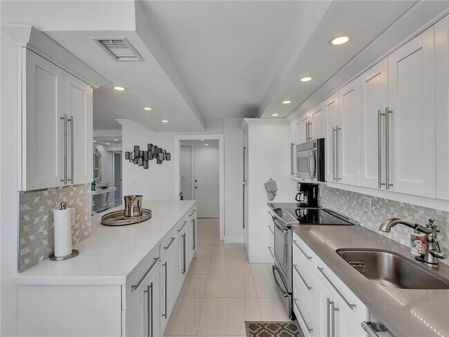 Building Photo - 4280 Galt Ocean Dr