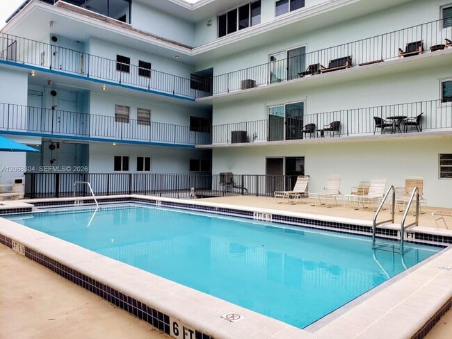 Building Photo - 2539 BAYSHORE Dr