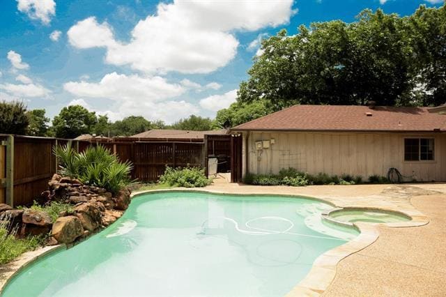 Building Photo - 2212 Tree House Ln
