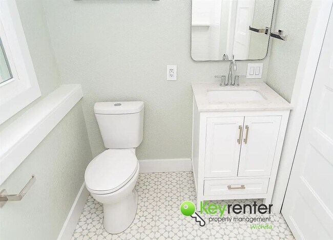 Building Photo - NOVEMBER FREE RENT!! Spacious 4-Bedroom / ...