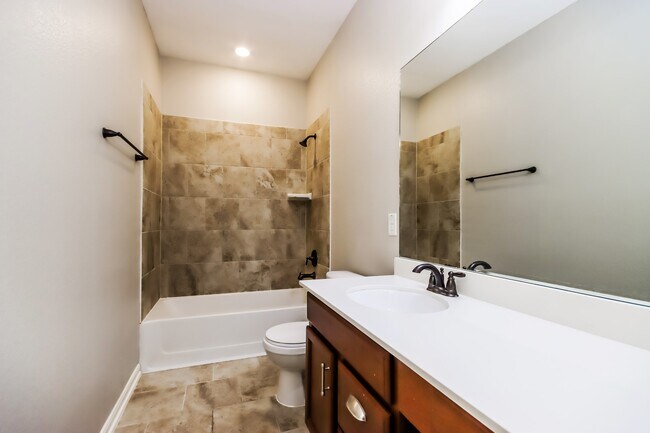 Building Photo - 25515 Kensington Lk Dr