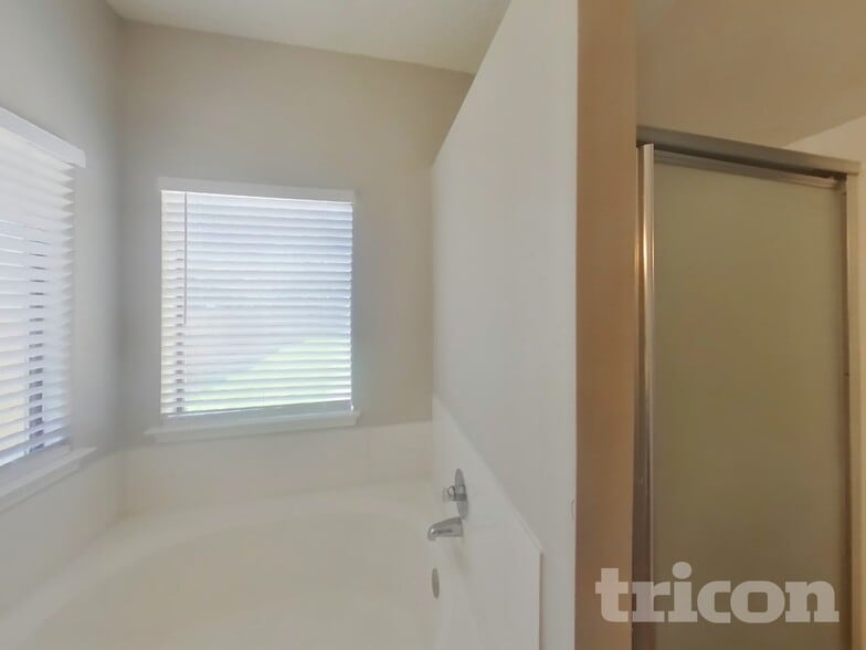 Building Photo - 8035 Dove Trail Dr