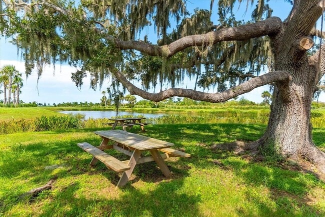 Building Photo - 8765 Daybreak St