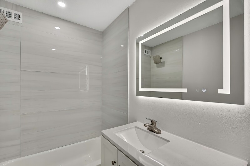 Building Photo - 10931 W Tidewater Cir