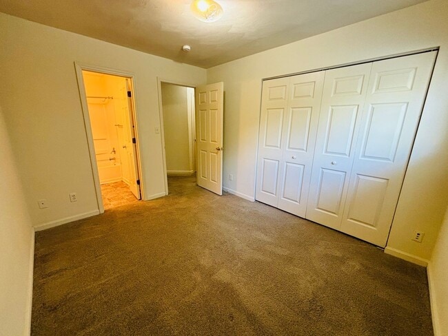 Building Photo - 400A Berryfield Lane