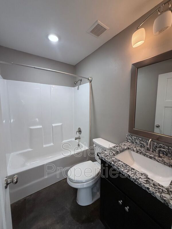 Building Photo - 263 Wolf Den Dr