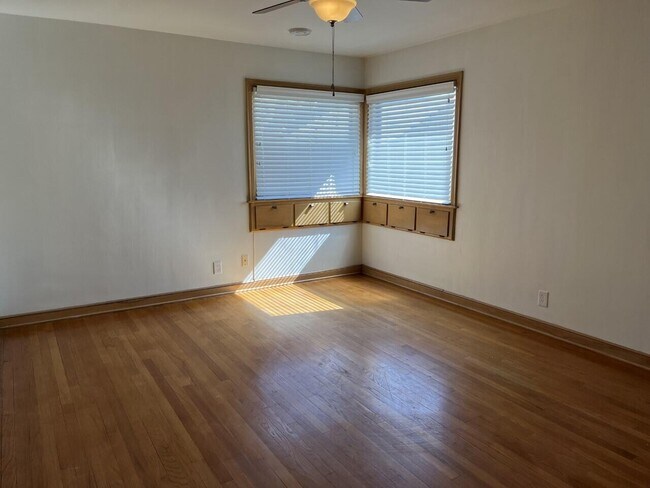 Building Photo - 9131 Stickney Ave