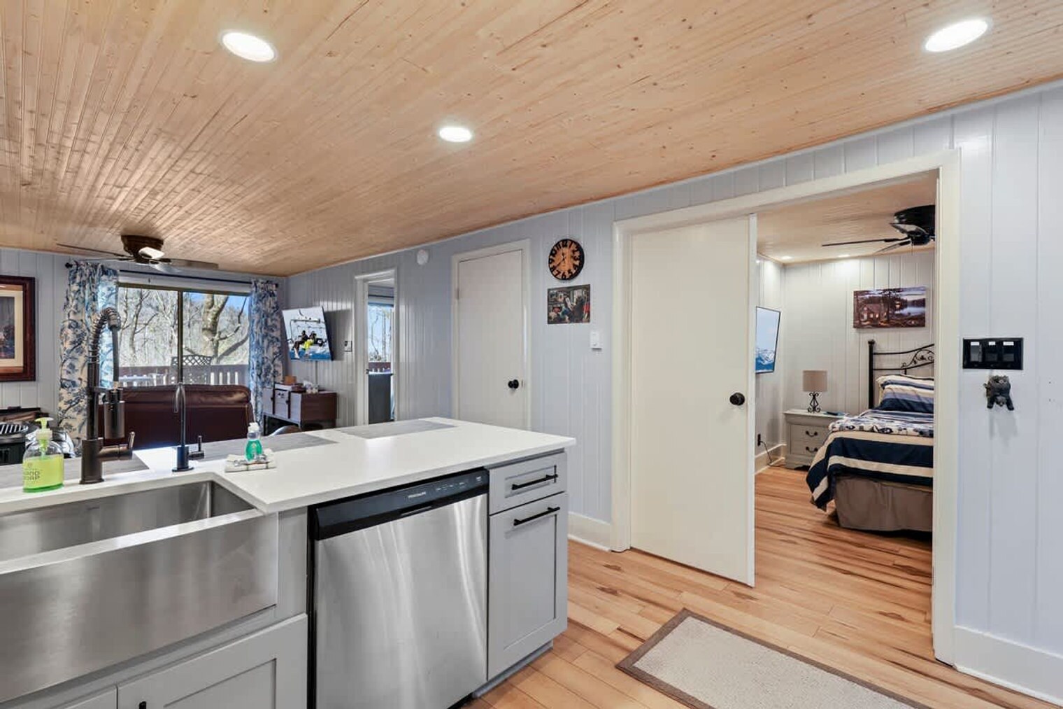Building Photo - 102 Skiview Ln