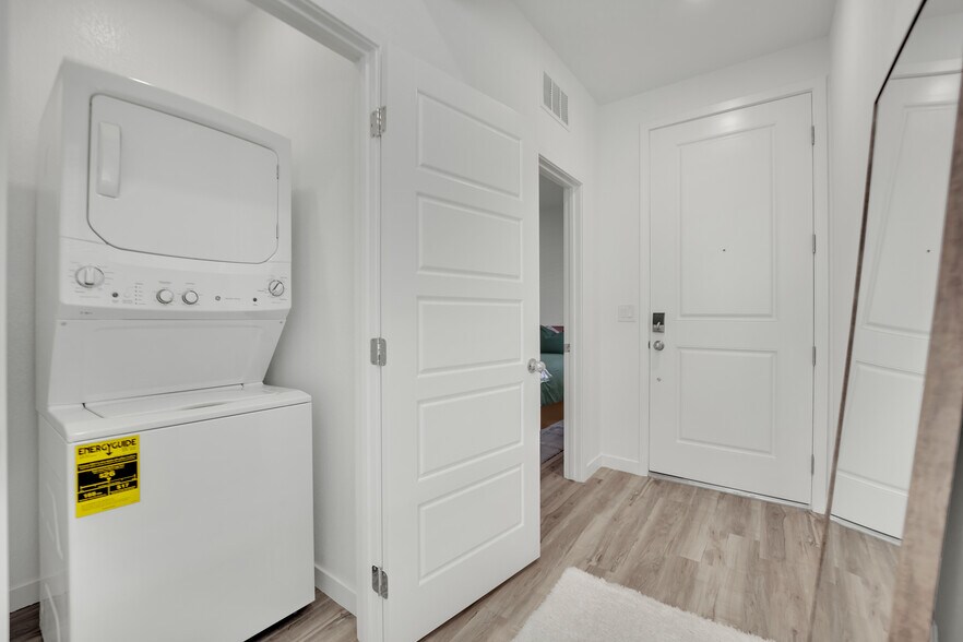 In-unit Washer/Dryer - 9440 Sequoia Ridge Ave