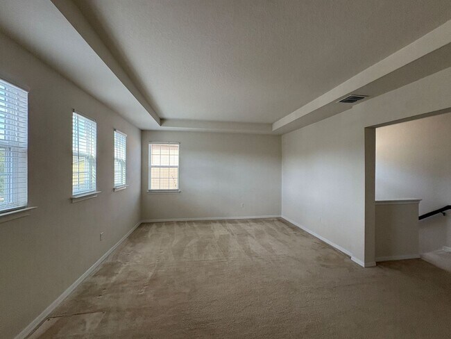 Building Photo - 50% OFF FIRST MONTH RENT* - 5 Bedroom 4 Ba...