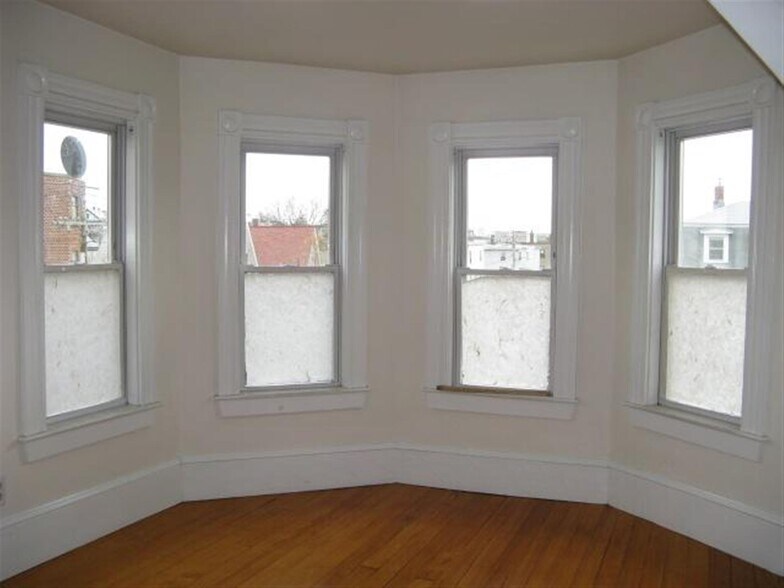 Building Photo - 30 Elm St