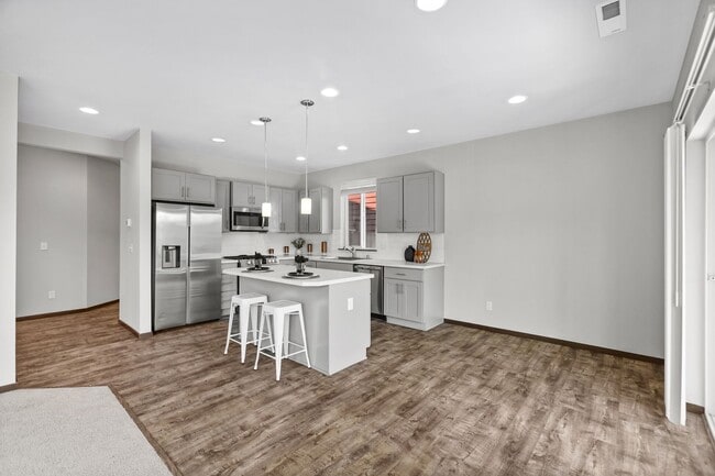 Building Photo - Newer 5 Bedroom Home off Loxie Eagans! Min...