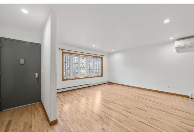 Building Photo - 93 Lord Ave