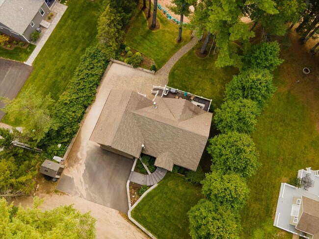 Building Photo - 21 Hemlock Point Rd