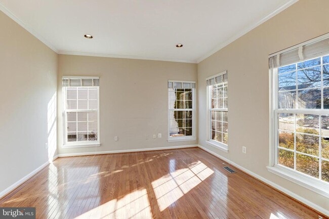 Building Photo - 43258 Meadowood Ct