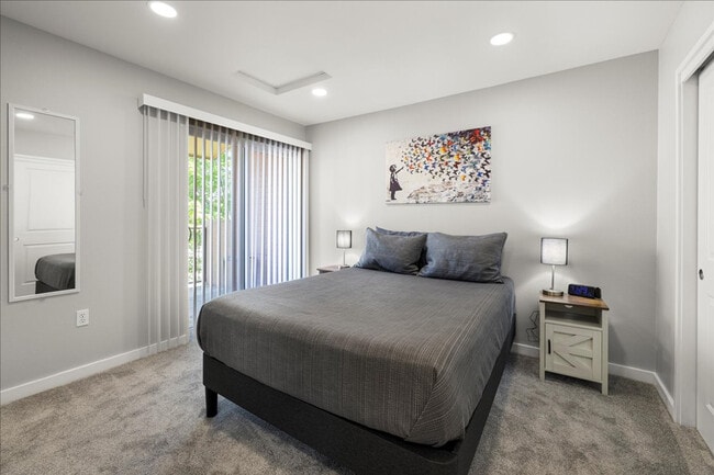 Building Photo - 502 S 15th St