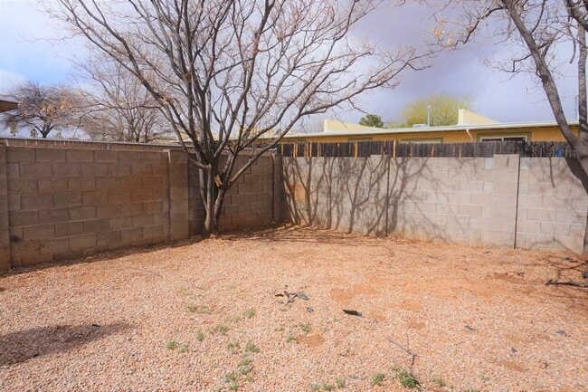 Building Photo - End Unit Ground level with large yard