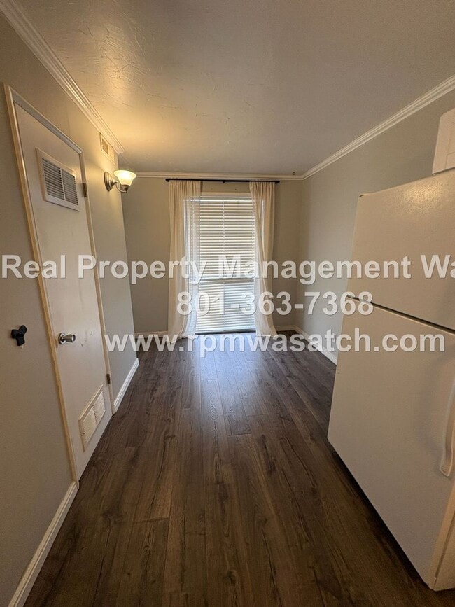 Building Photo - Take a Look at This 2 Bedroom 1 Bathroom Home in Salt Lake City Ut!!