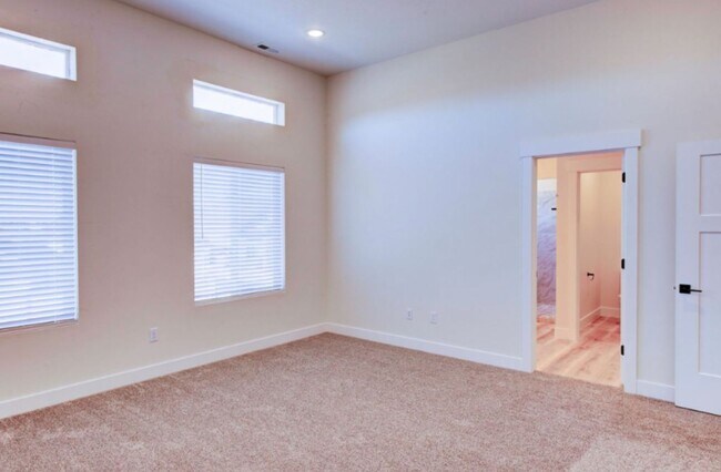 Building Photo - 2875 W Cody Dr