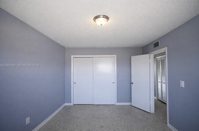 Building Photo - 2315 W Okeechobee Rd