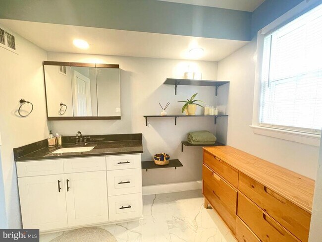 Building Photo - 12826 Camellia Dr