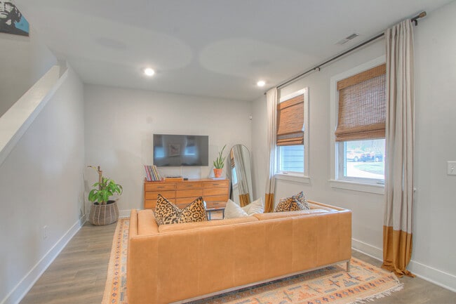 Building Photo - 801 Cherokee Ave