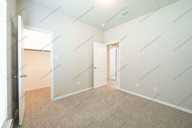 Building Photo - 716 Skylar Heights Dr