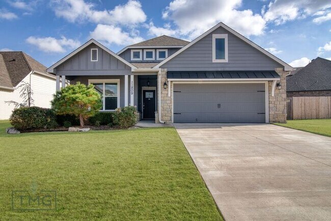 Primary Photo - Stunning 3BR + Study in Prime Owasso/Colli...