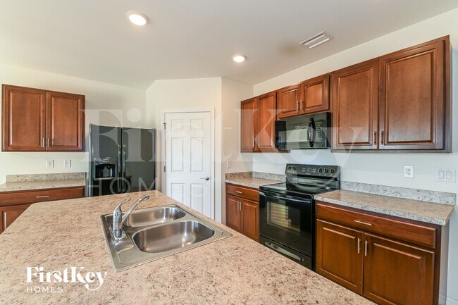 Building Photo - 1627 SW 25th Ln