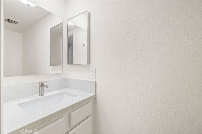 Building Photo - 1113 Turquoise St