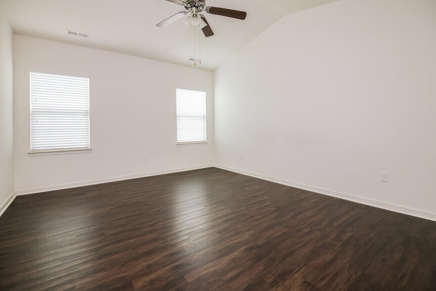 Building Photo - 78 N Great White Way