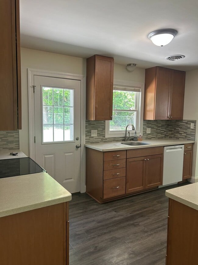 Building Photo - Beautiful Single Family Home