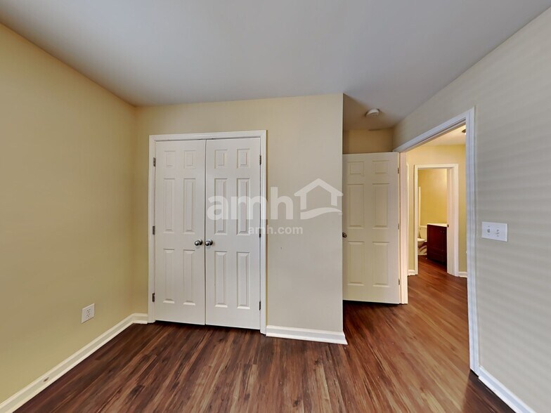 Building Photo - 2 Hidden Meadow Ct