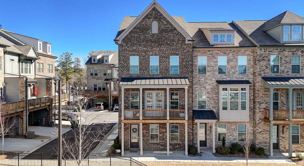End unit in a row with only 3 townhomes - 3768 Duke Center Way