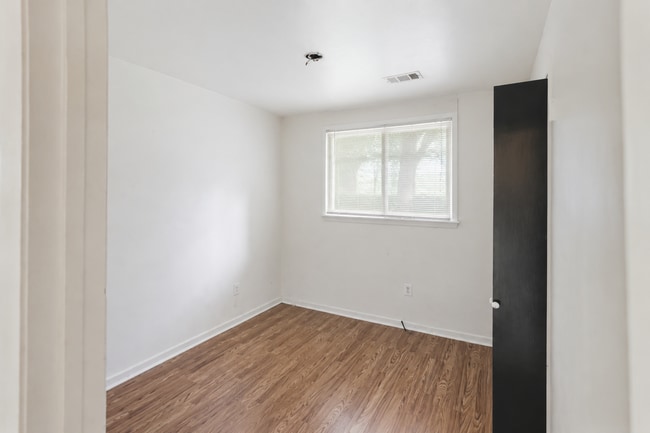 Building Photo - 6513 Abraham Lincoln Dr