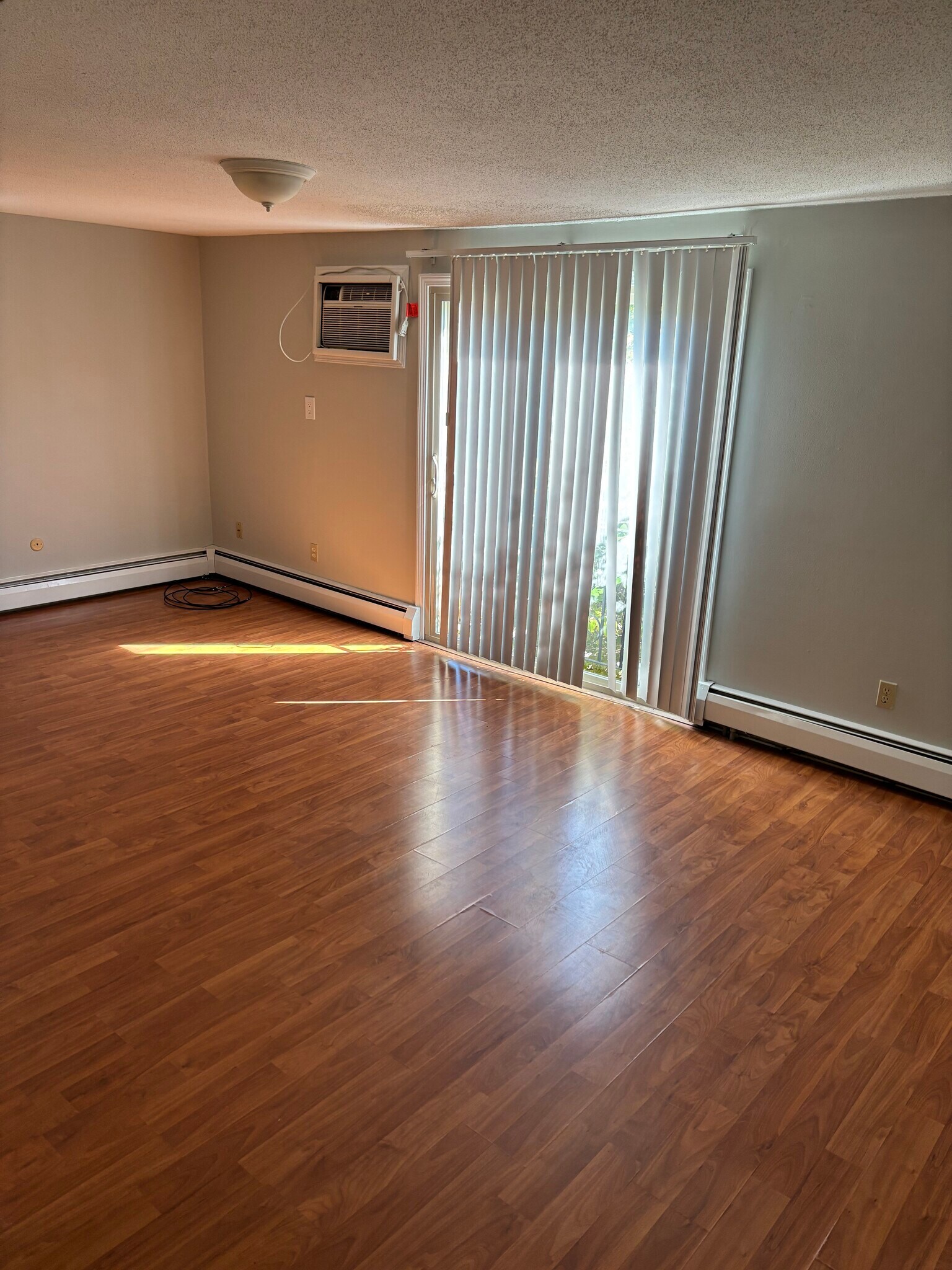 Large Living room - 109 English Village Rd