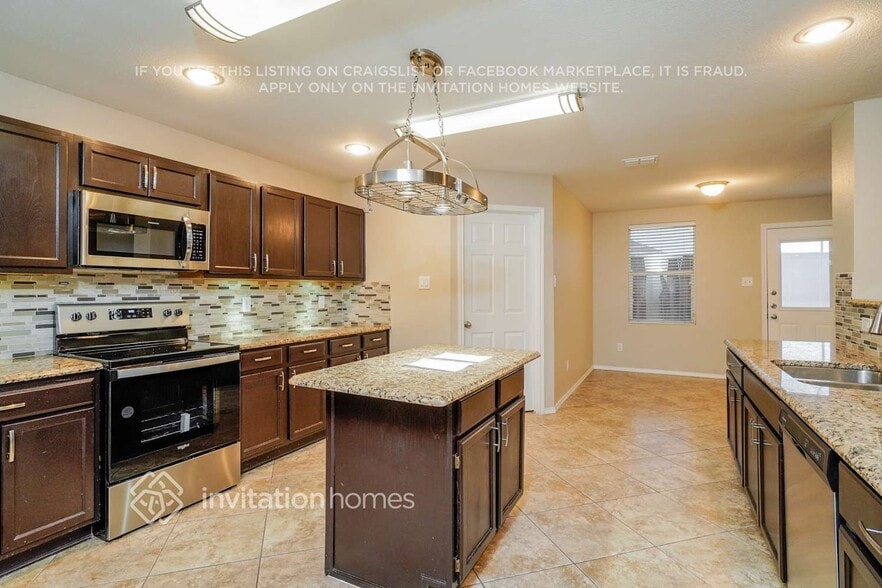 Building Photo - 8000 Stowe Springs Ln