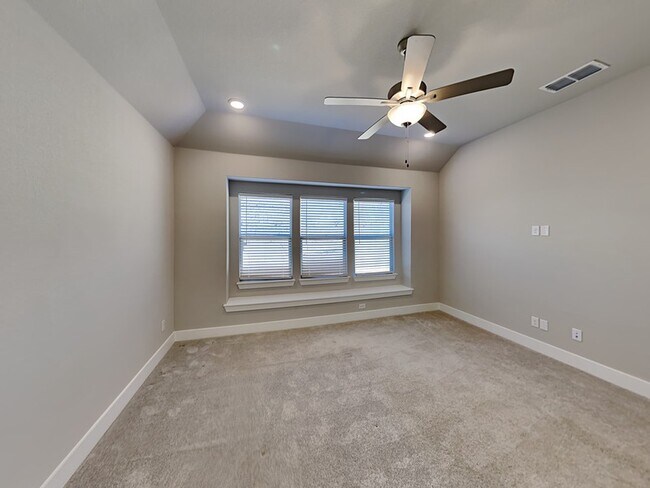Building Photo - 5716 Labelle Trail