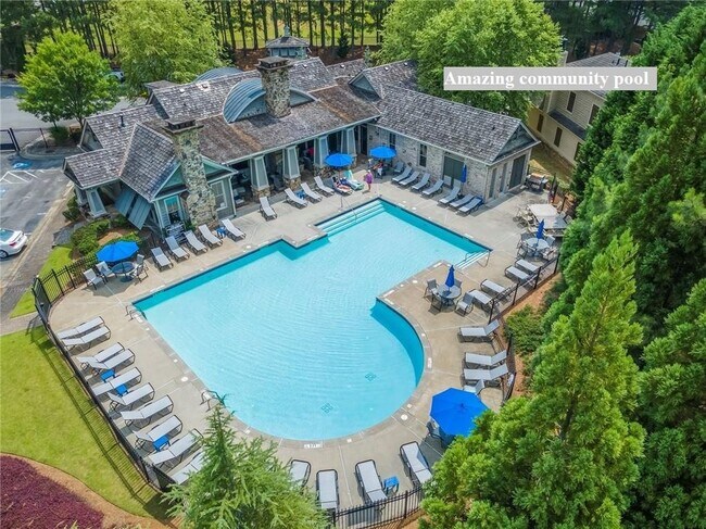 Building Photo - End-unit townhome with plenty of extra windows! Gated Community.