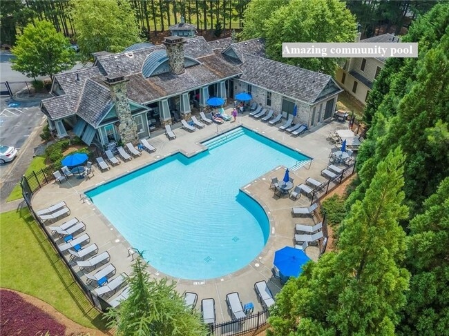 Building Photo - More Windows, More Light!  Amenity-rich, Gated Community.