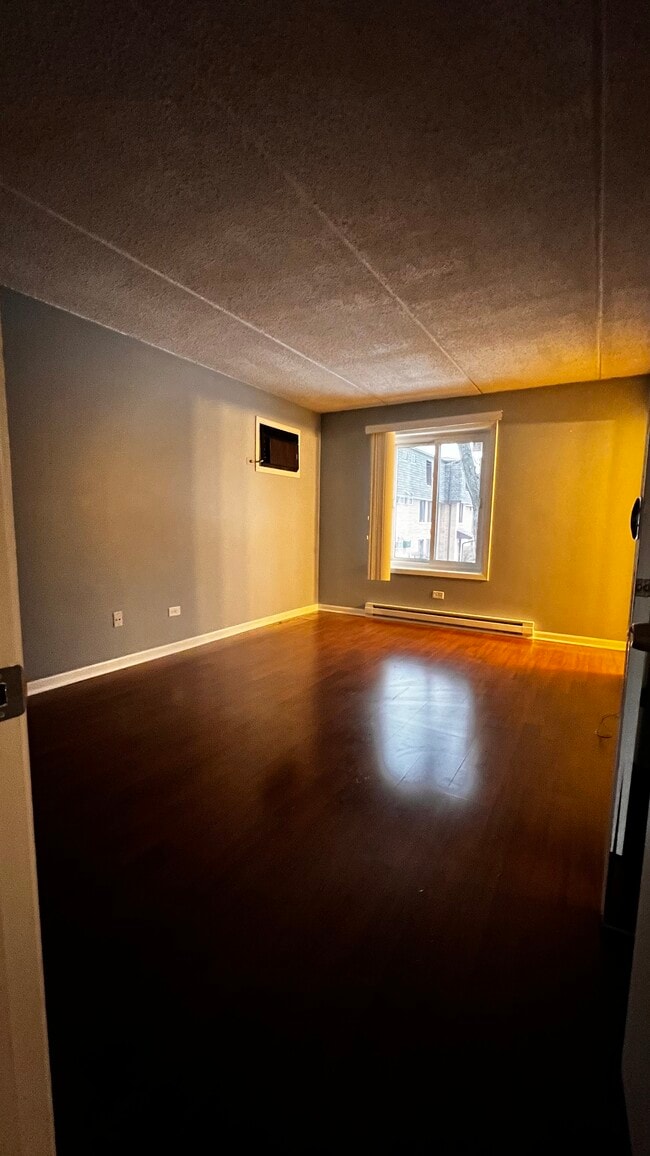 Building Photo - 720 N Briar Hill Ln