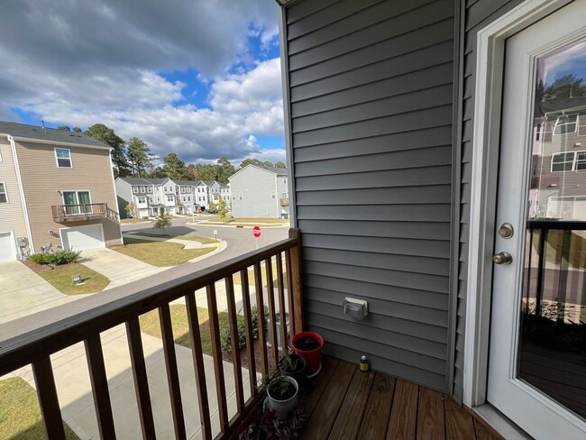 Building Photo - Stunning 3BD, 2.5BA Raleigh Townhome with ...
