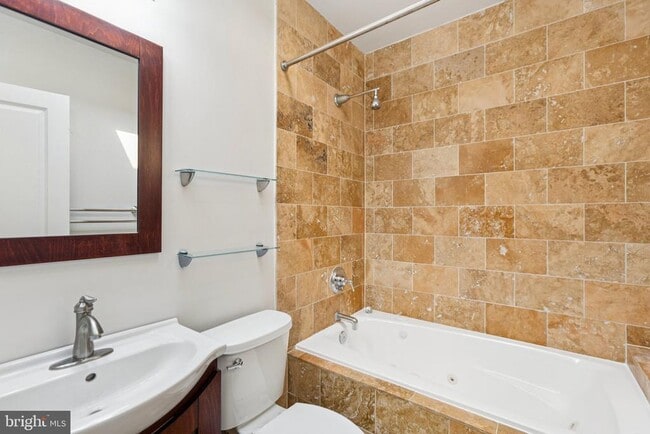 Building Photo - 625 Gresham Pl NW