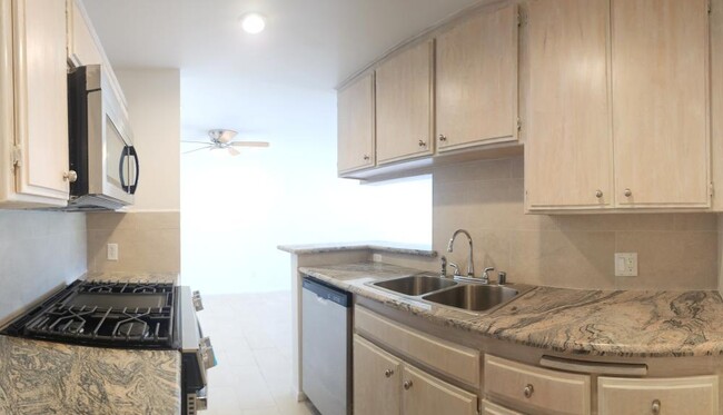 Building Photo - 1 bedroom in North Hollywood CA 91601