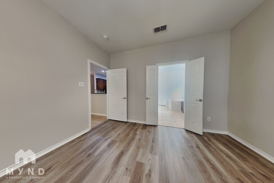 Building Photo - 10861 Hawks Landing Rd