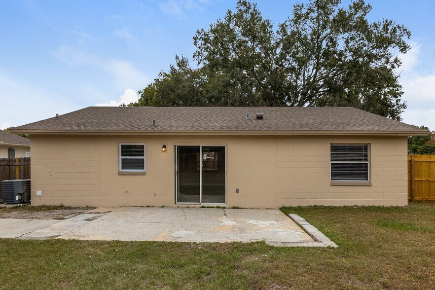 Building Photo - 13823 Pathfinder Dr