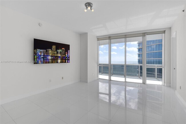 Building Photo - 15811 Collins Ave